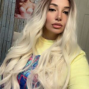 Elegant Blonde Ombre Wig